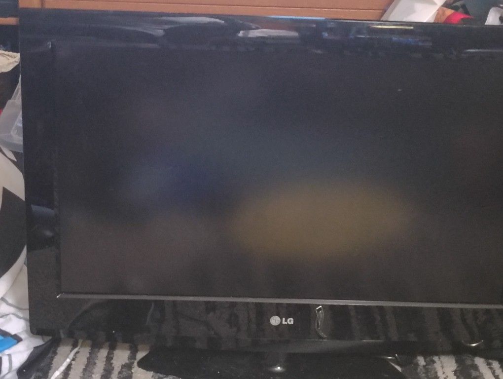 Television ,LCD, Made By LG, Swivel Stand