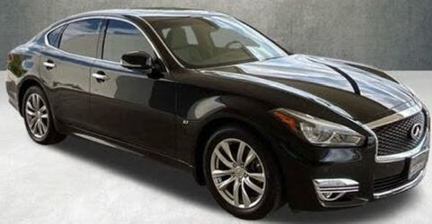 2017 Infiniti Q70 3.7L V6 Black on Black