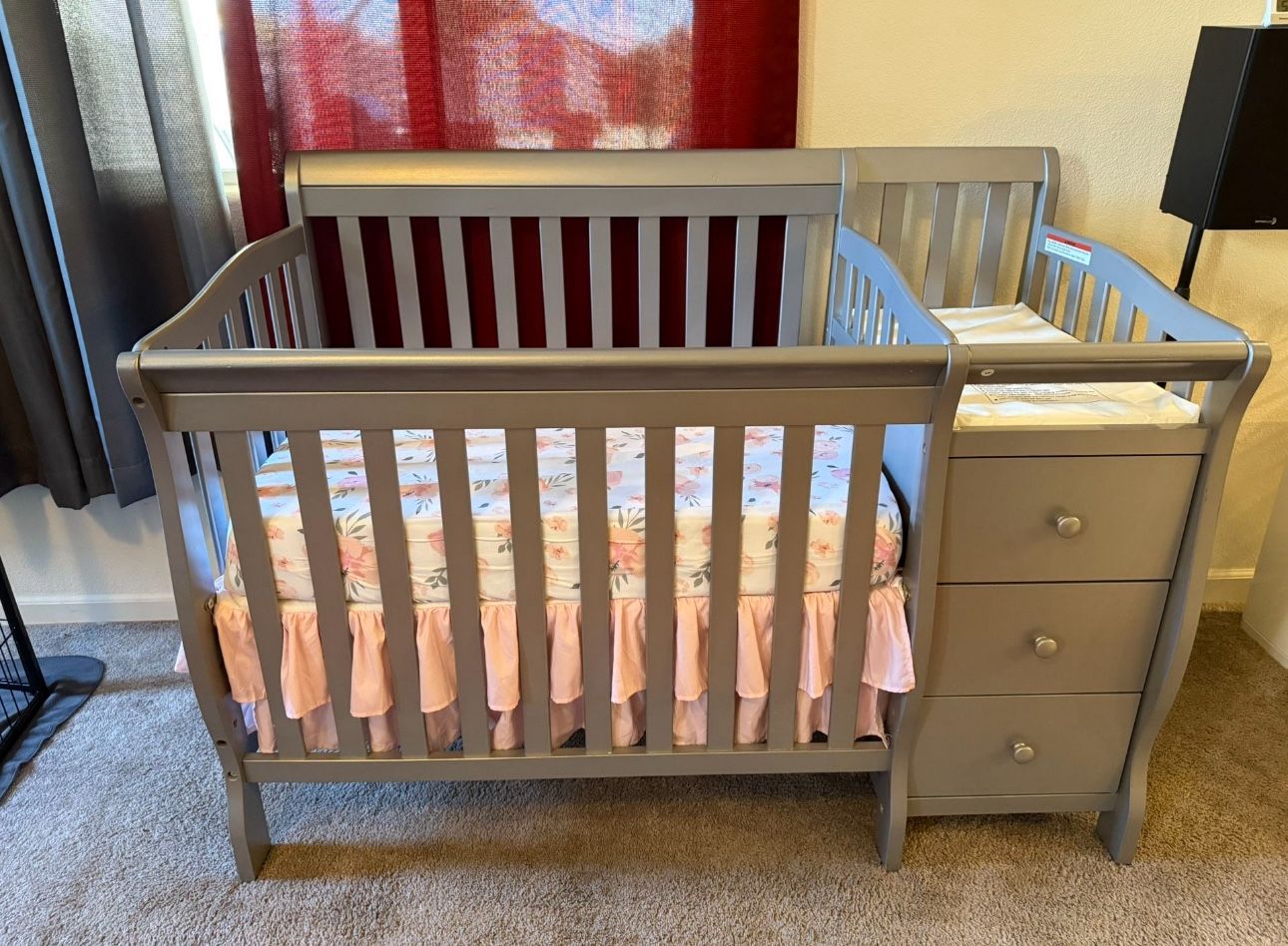 Baby Crib With Changing Station 