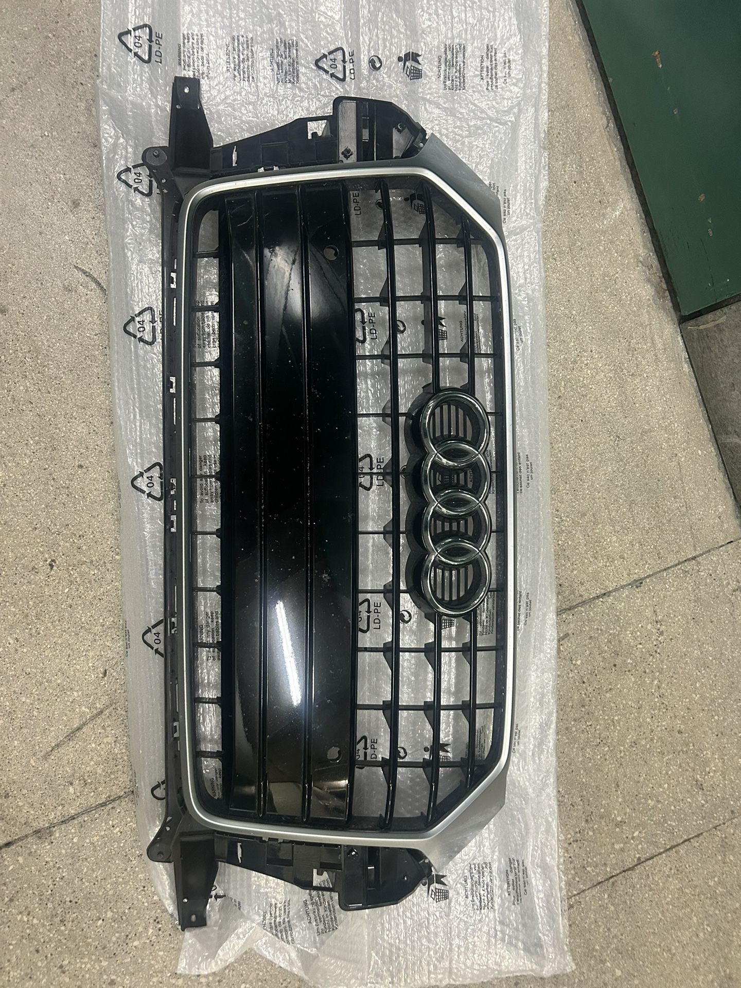 2016-2018 Audi Q3 OEM Grille