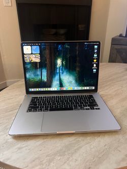 Mac Air 15 inch, silver.