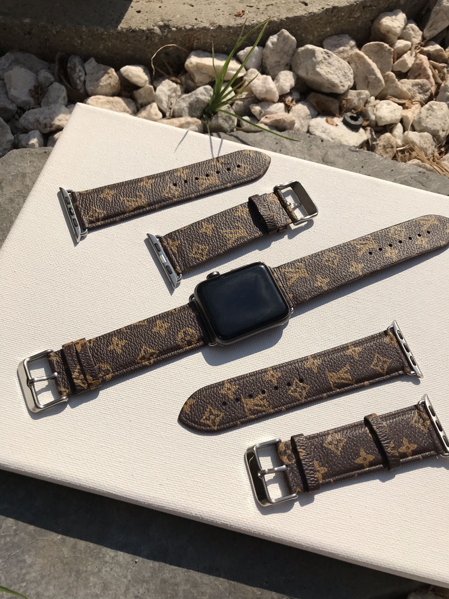 Louis Vuitton Apple Watch Band 44mm 42mm 40mm 38mm for Sale in Los Angeles,  CA - OfferUp