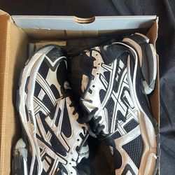 Balenciaga runner white and black sneaker