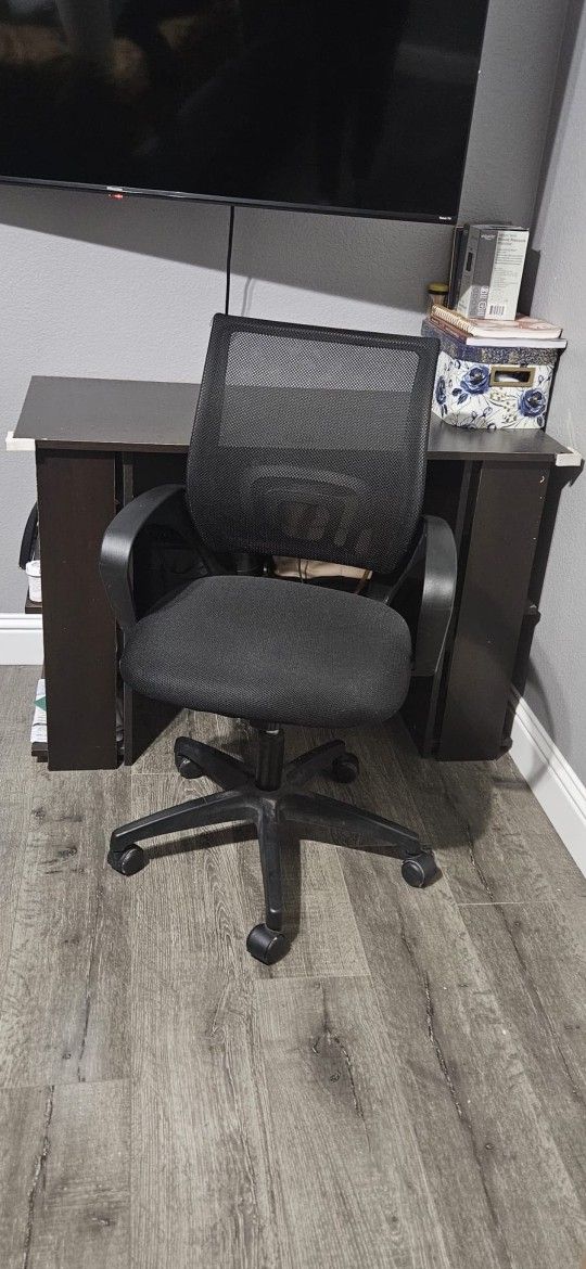 Desk And Chair 