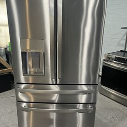 ✨ Beautiful GE Refrigerator – 4 Doors ✨