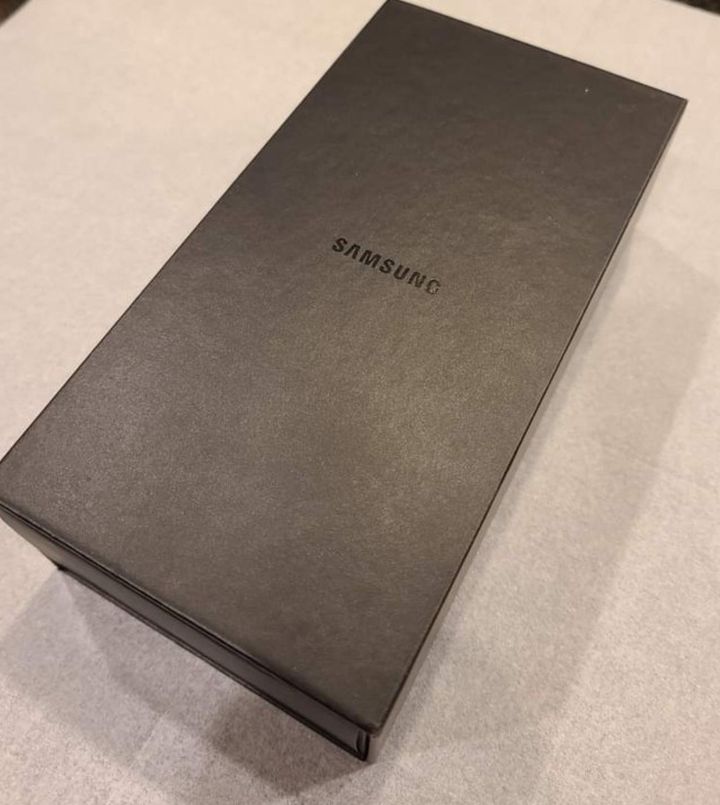 Galaxy Note 8 (With Accessories And Unlock Code)