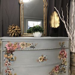 Very  Gorgeous Dresser with the mirror