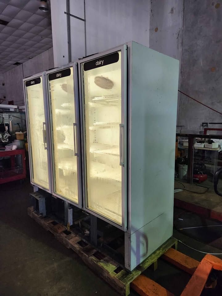 Commercial Cooler (3-Door) MASTER-BILT
