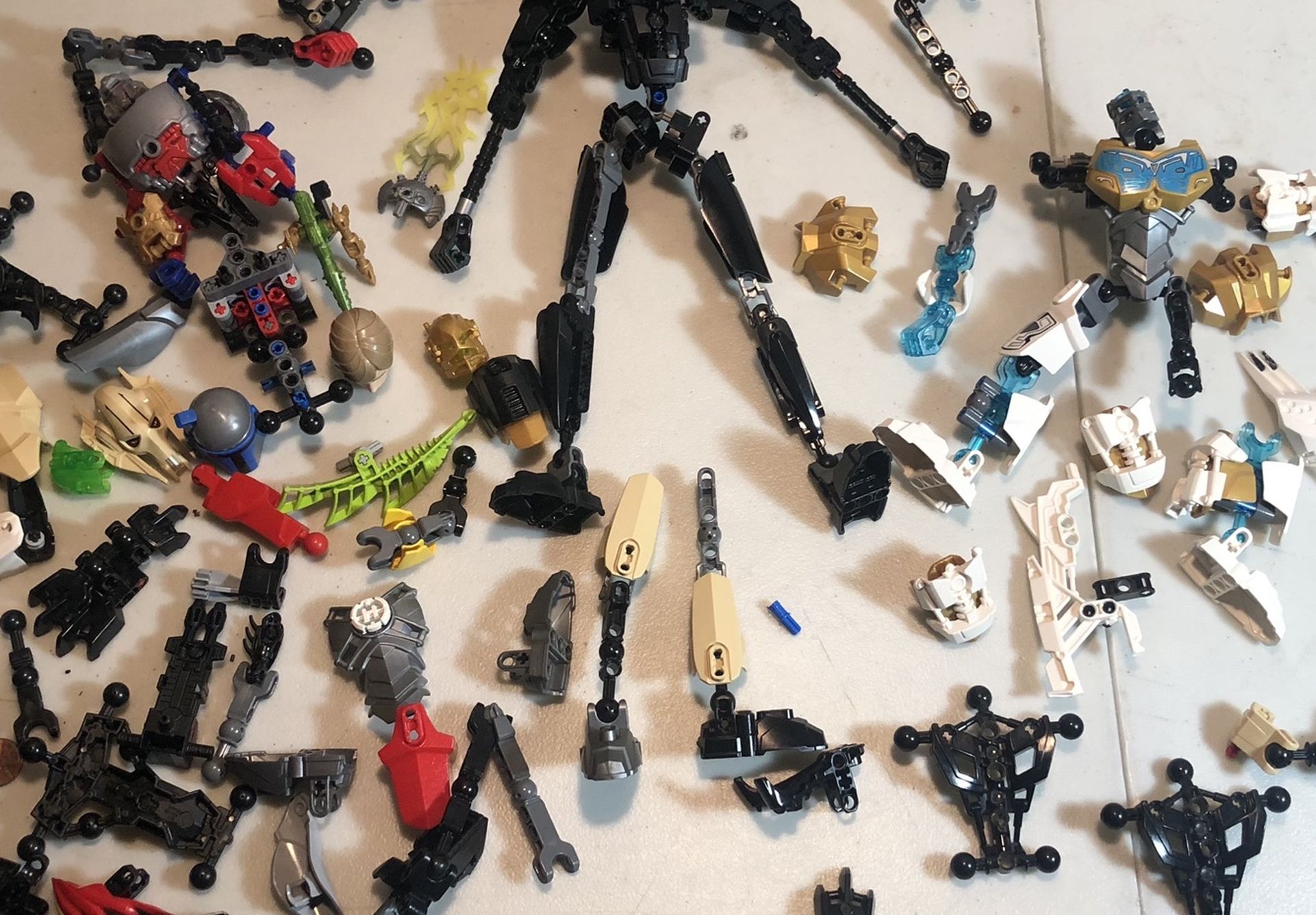 Lot Of Lego Bionicles Figurines And Loose Pieces.Nice Condition.