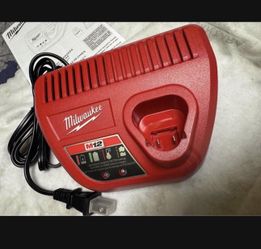 🔥 Milwaukee M12 Charger