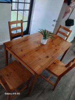 IKEA Dining table $195 Good Condition 👍🏻