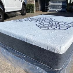 Queen Bamboo Hybrid Cool Gel Memory Foam Mattress!!