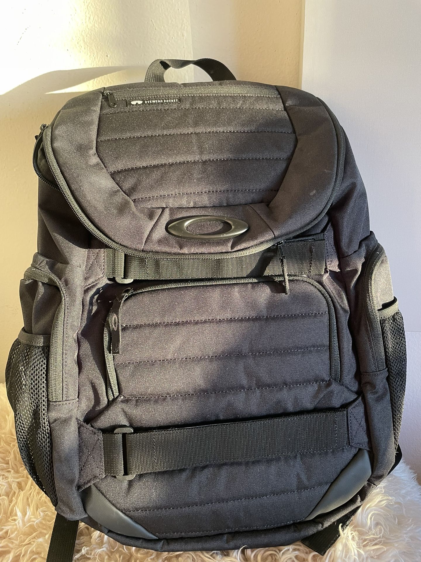 OAKLEY BLACK BACKPACK BRAND NEW