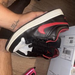 Low 1s Size 9 No Box No Laces