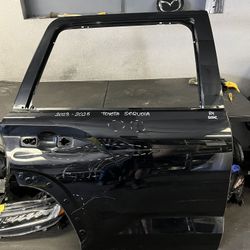 2025-2026 TOYOTA SEQUIOA RIGHT REAR DOOR OEM USED