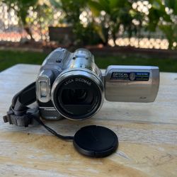 Panasonic 3CCD Digital Video Camcorder PV-GS250