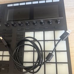 Maschine MK3 / Mackie Mix12FX mixer 