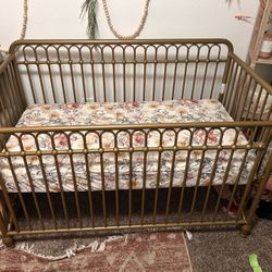 Crib/ Toddler Bed 