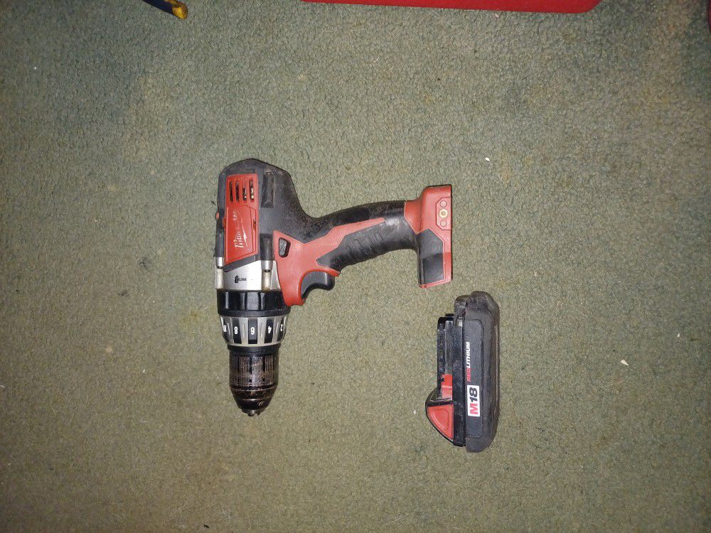 Milwaukee 18 V hammer drill.Was battery batteries damaged still works?No charger