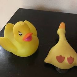Floating, Quacking, Moving, Flashing Tub Duck & Duck Hook