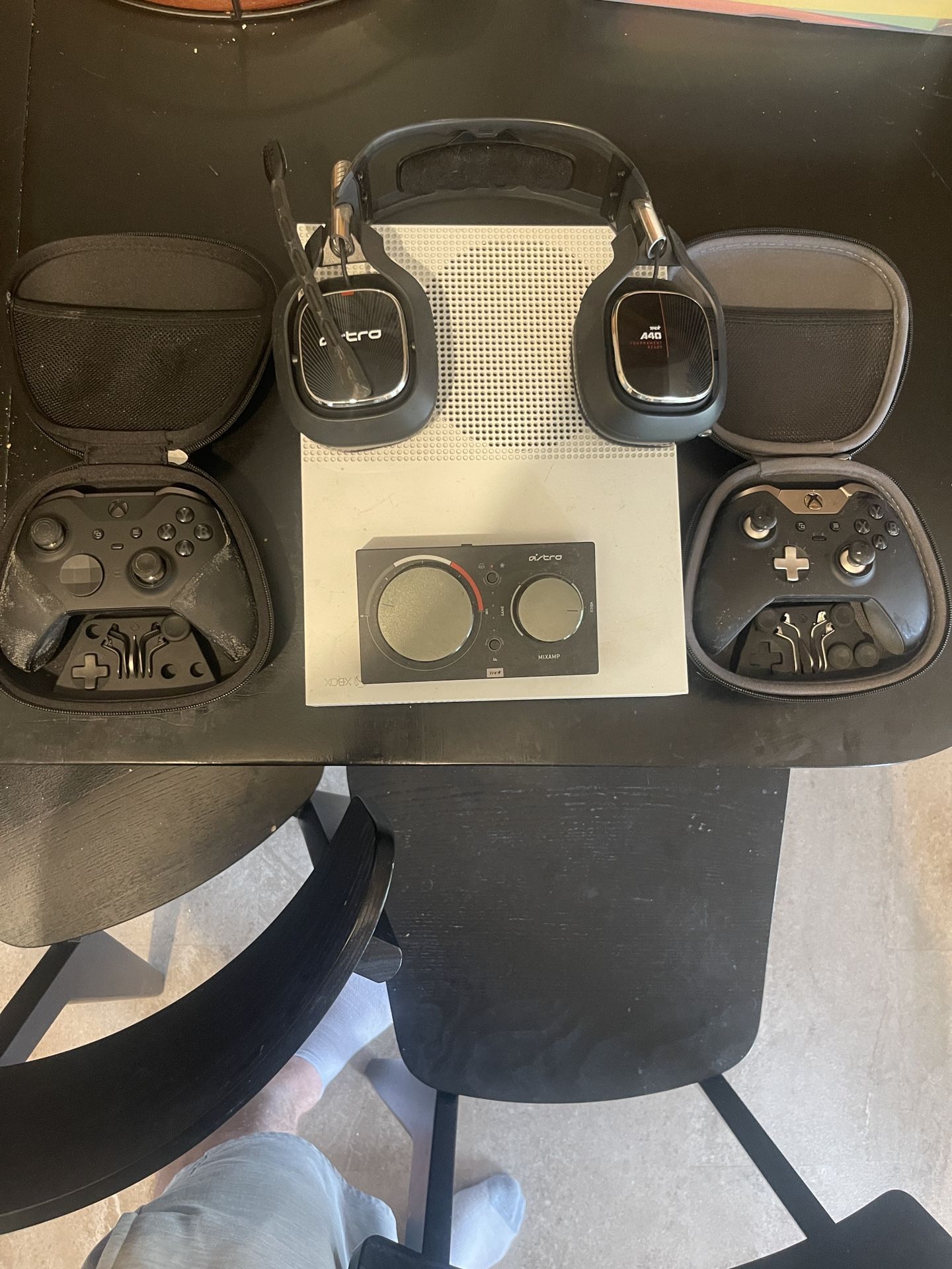 Xbox One With 2 Rechargable Controllers And Astro Headset