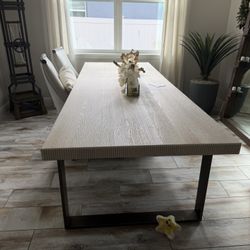 Dinning Room Table
