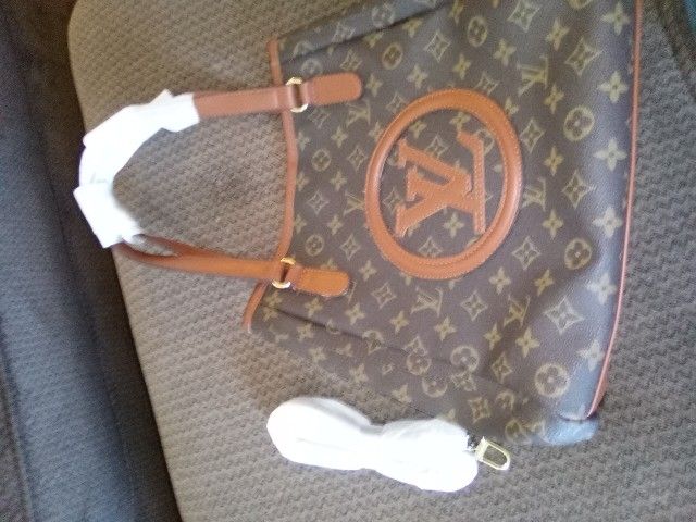 Louis Vuitton Purse New