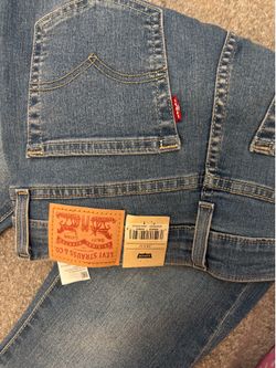 New  Levis women size 28