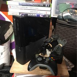 Xbox 360 E / With 5 Games