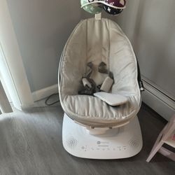 4moms Mamaroo With New Born Inset 