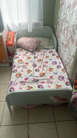 Toddler bed