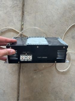 Amp and 12 inch kicker compvr with box