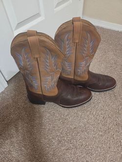 Boots  ariat