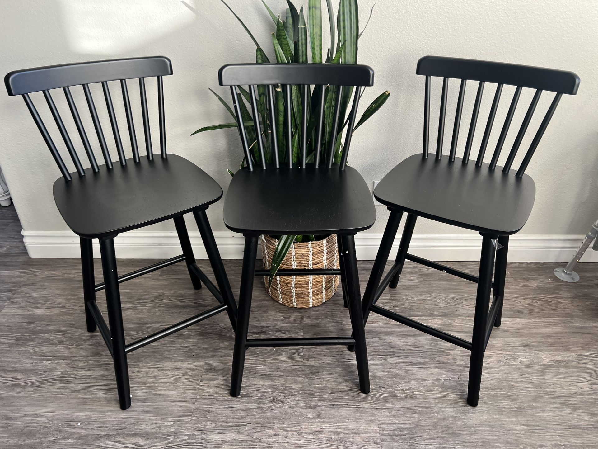 LUE BONA Upgraded Windsor Wooden Black Bar Stools Set of 3, 24 Inch Counter Height Barstools with Spindle Back/Bigger Seat for Kitchen Island