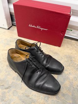 Vintage Salvatore Ferragamo black leather lace-up dress shoes, size 7C.