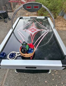 Air hockey table