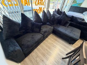 New 🛋️ Luxury Black Sectional Sofa – Modern, Spacious & Ultra Comfortable Upgrade your living room instantly with this eye-catching green velvet sec