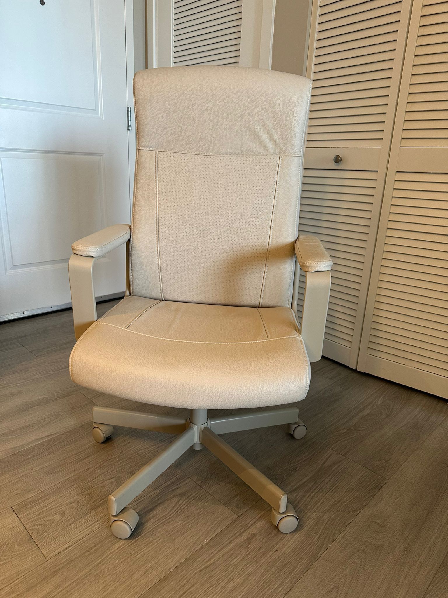 Desk With Chair