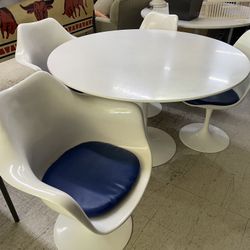 Original Knoll EERO Saarinen Tulip dining table + 4 Chairs  Original 1 Owner  MID CENTURY MODERN