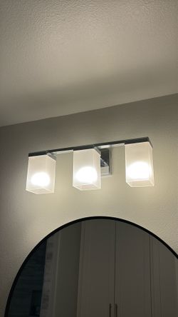 Bath sconce