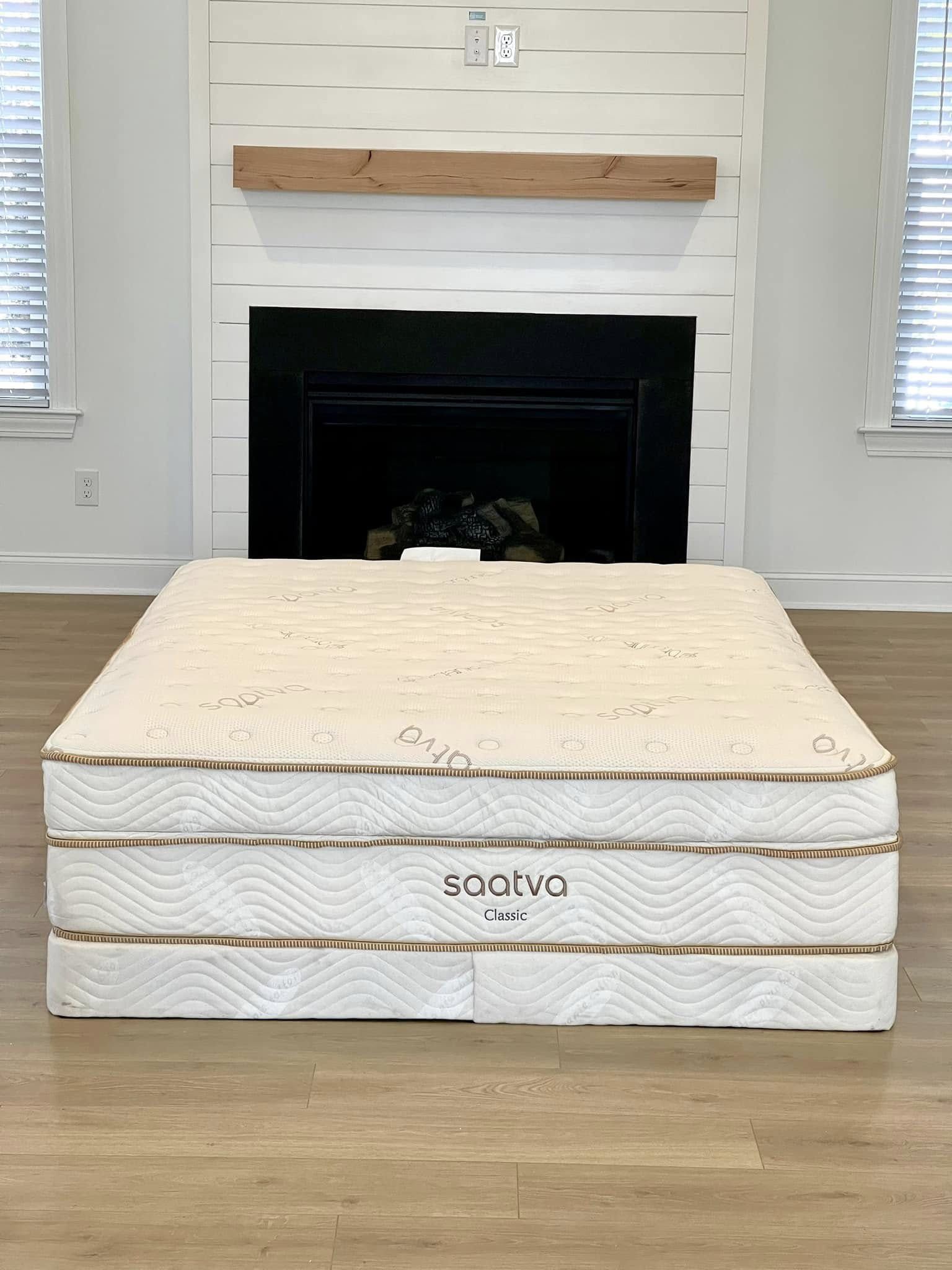 Saatva Classic Mattress Size Queen : 11.5" Plush Soft In New Condition