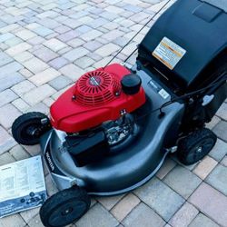 HONDA HRR216  WITH SMART DRIVE CONTROL  LAWN MOWER 