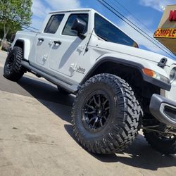 2.5" Lift W/Shocks 2020/ 2023 Jeep GLADIATOR 4x4 JT Instalation Included 