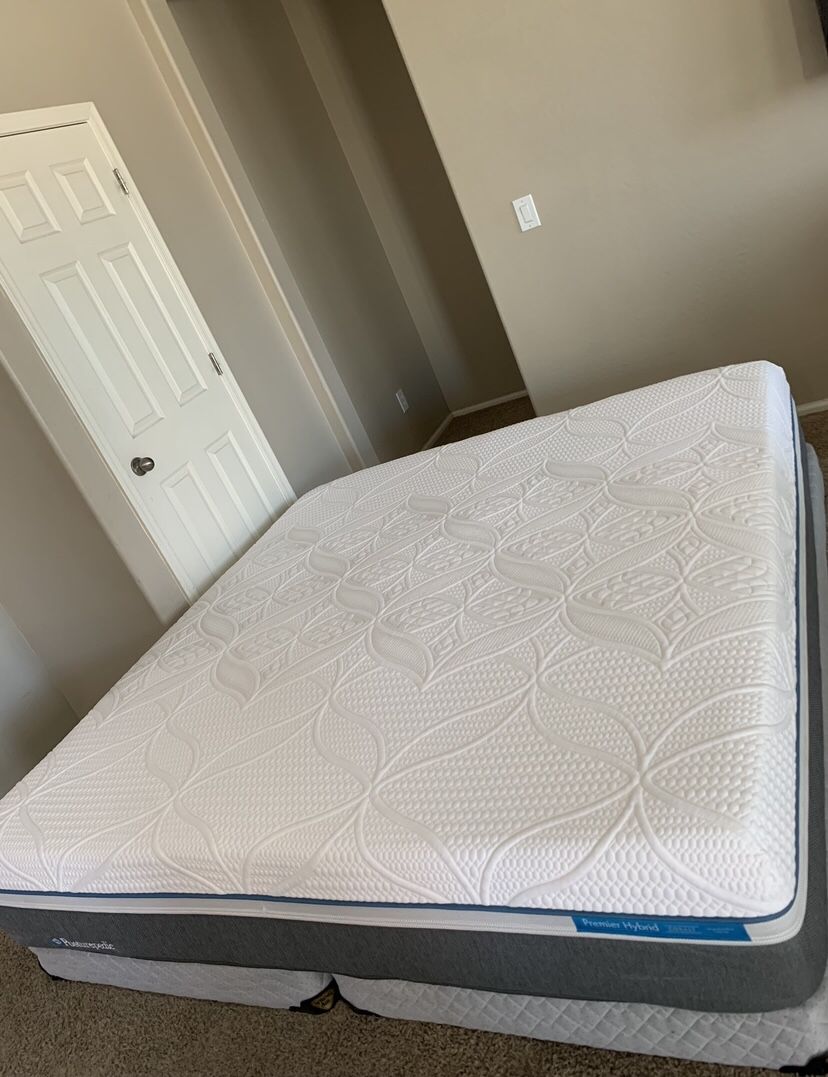KING MATTRESS SEALY HYBRID POSTUREPEDIC AND FREE BOX SPRINGS