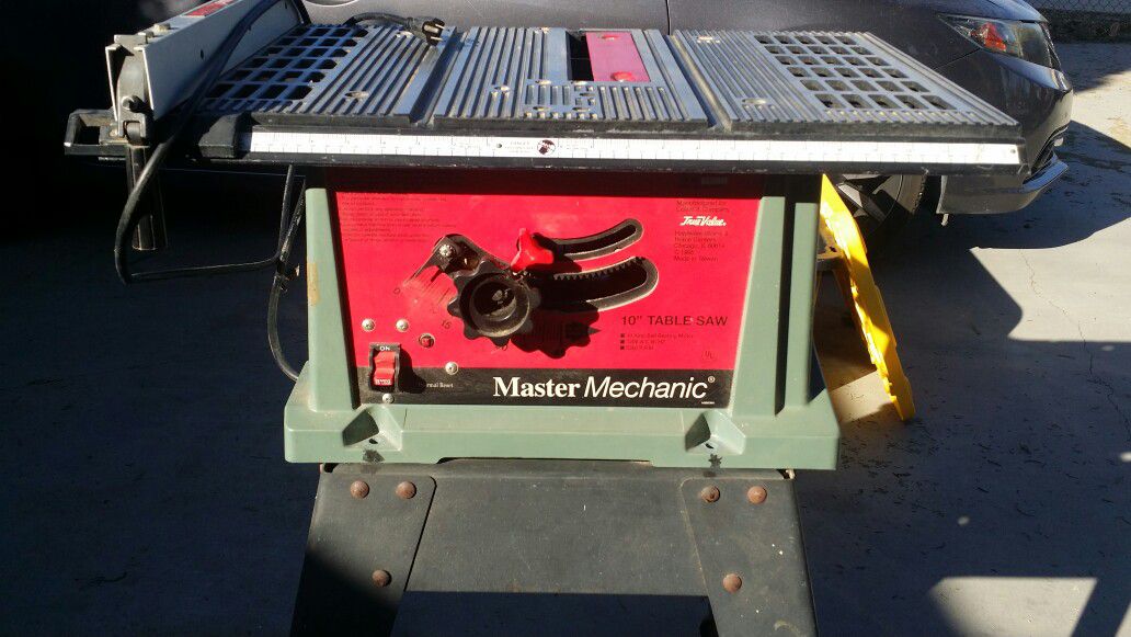 10" 13 AMP Tablesaw with rolling Stand