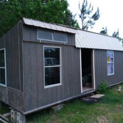Tiny Home/ Utilitie Building 