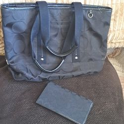 GOOD CONDITIONS COACH BAG & CHECK BOOK 40$