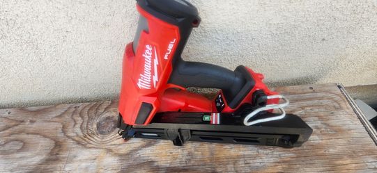 Milwaukee Finish Nailer 15 Gauge Fuel M18 Tool Only