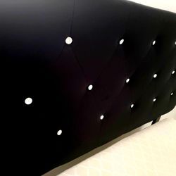 QUEEN BED WITH MEMORY FOAM MATTRESS - ALMOST NEW