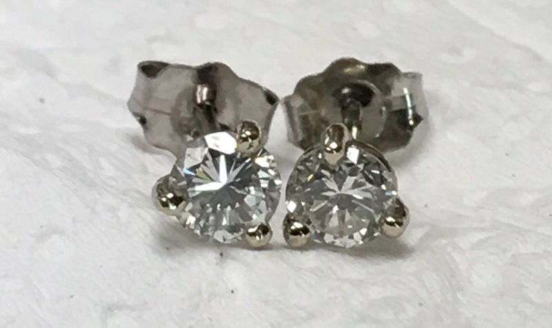 1/3 carat diamond stud earrings